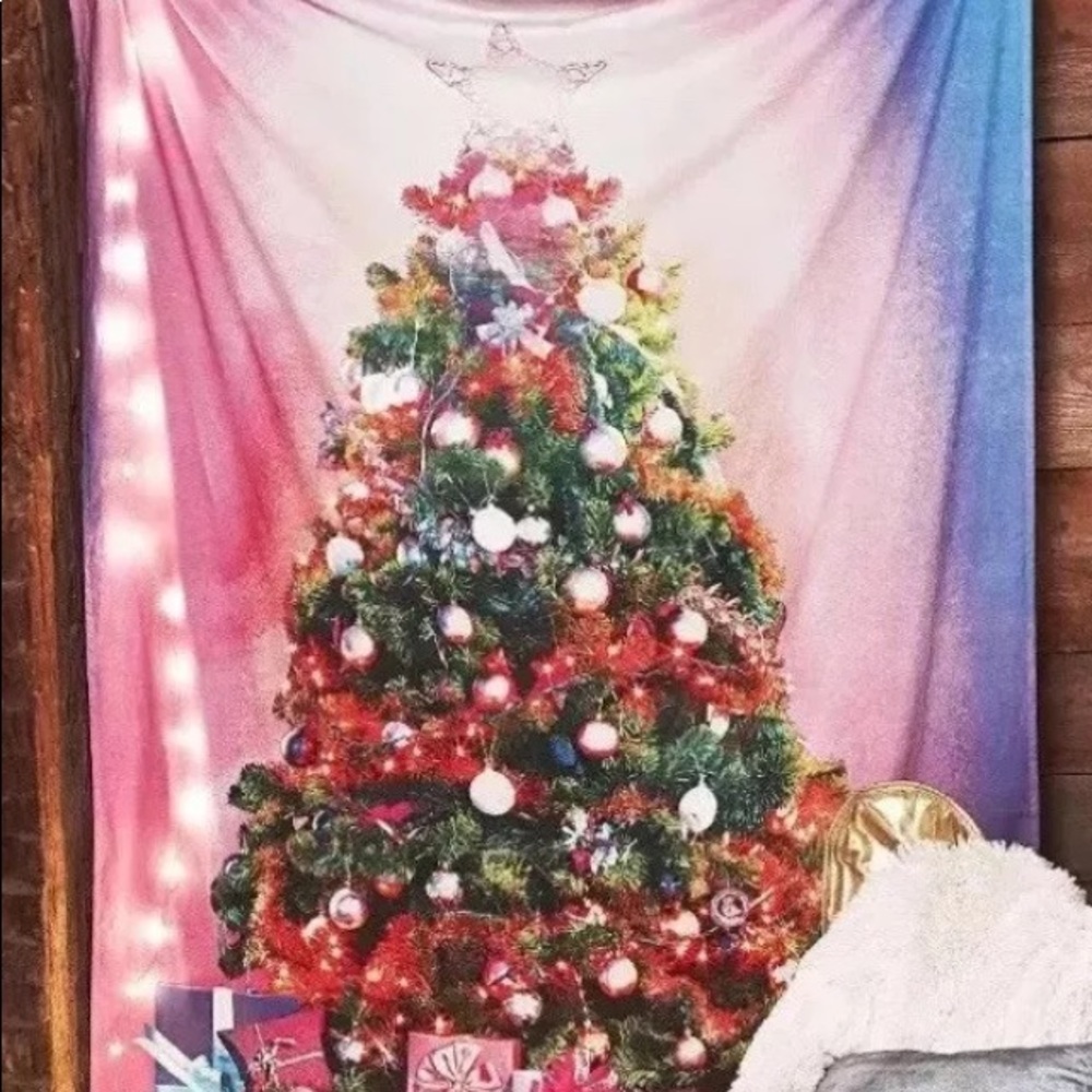 URBAN OUTFITTERS CHRISTMAS TREE TAPESTRY 56" X 84"